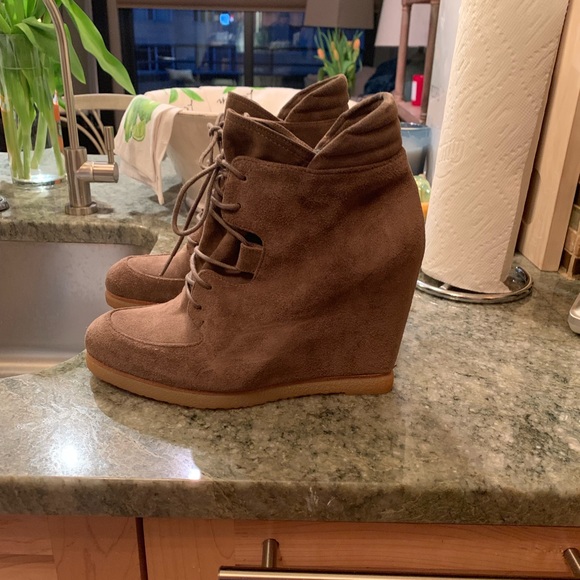 Stuart Weitzman suede hidden platform shoes - Picture 3 of 6